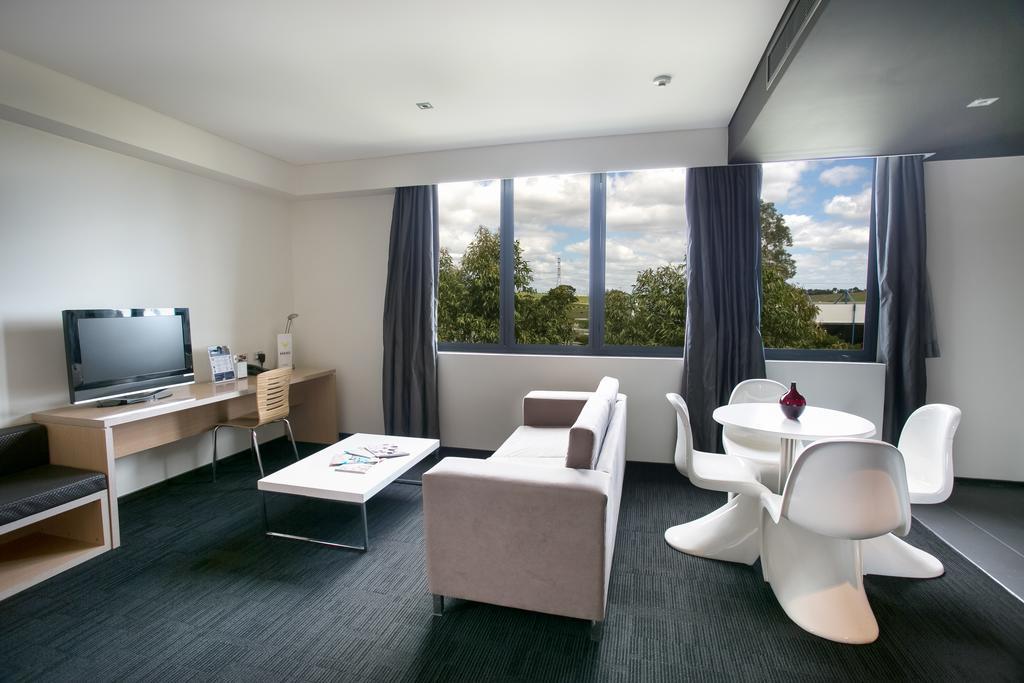 Alpha Hotel Eastern Creek Buitenkant foto
